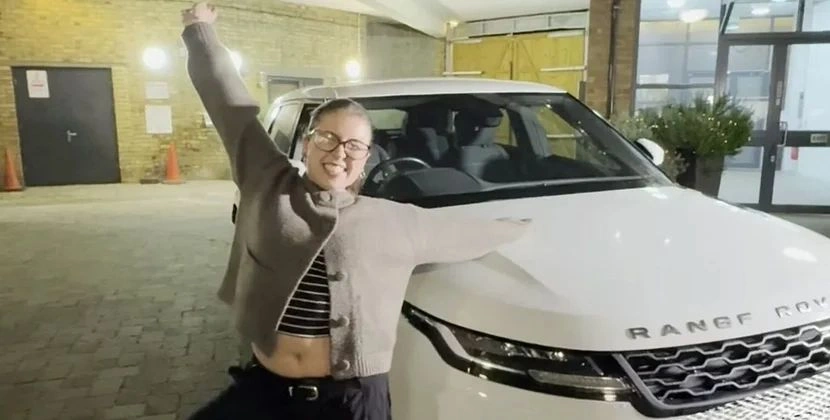 Müdir işçisinə Yeni İl üçün “Range Rover” hədiyyə etdi