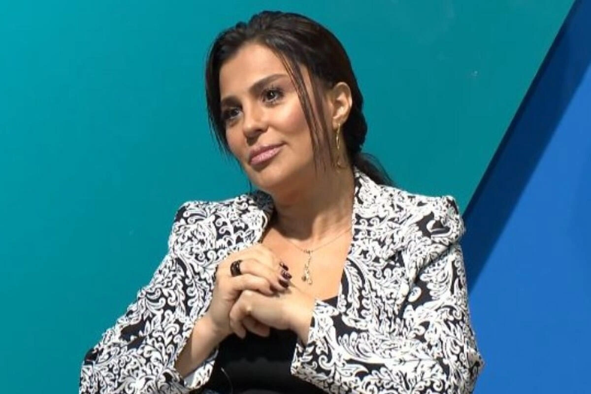 Deyirlər ki, 21 ci əsrdir, bunun geyindiyinə bax