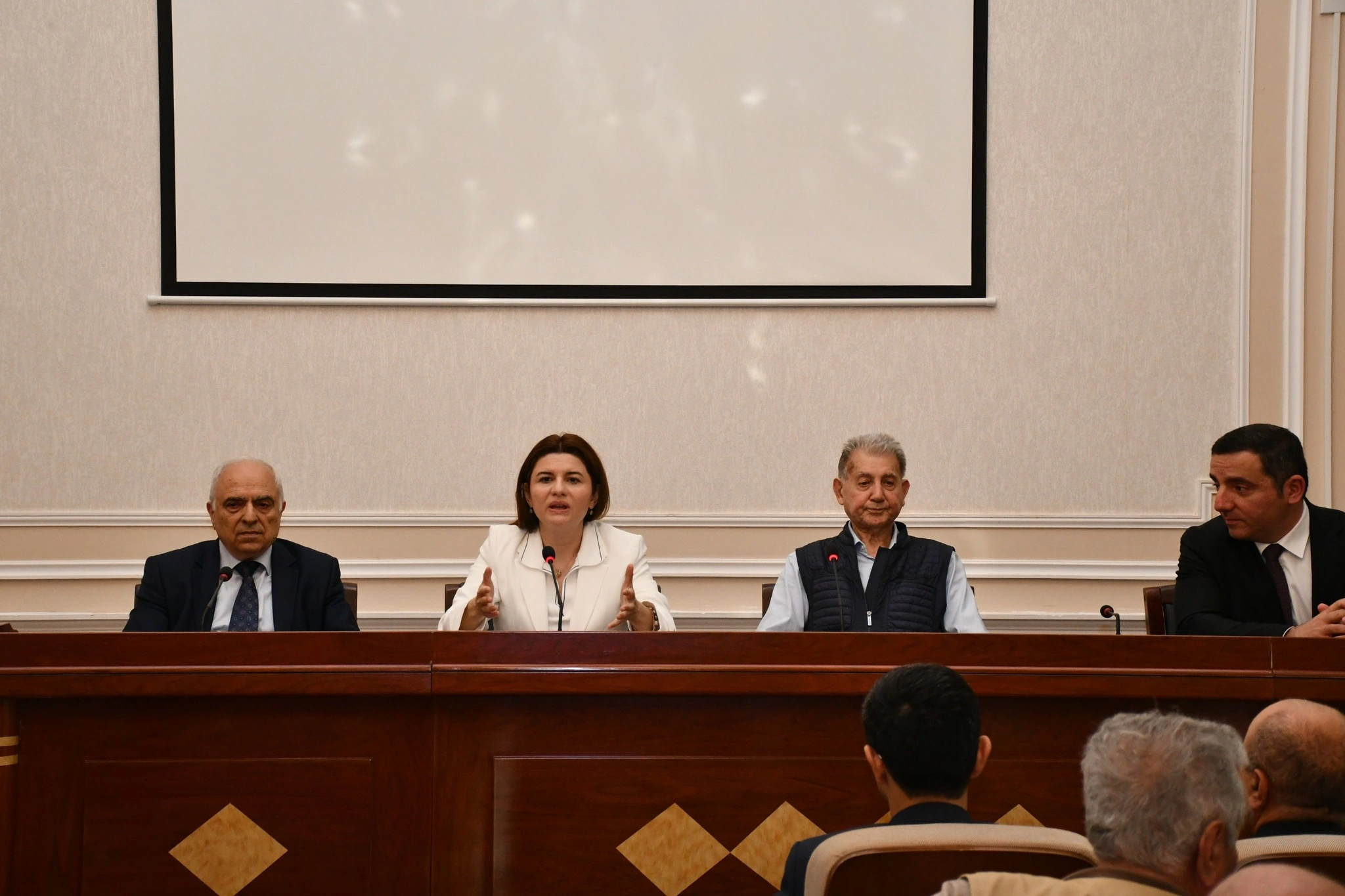Akif Əlizadə 50 ildir rəhbərlik etdiyi kollektivlə belə vidalaşdı -   FOTOLAR
