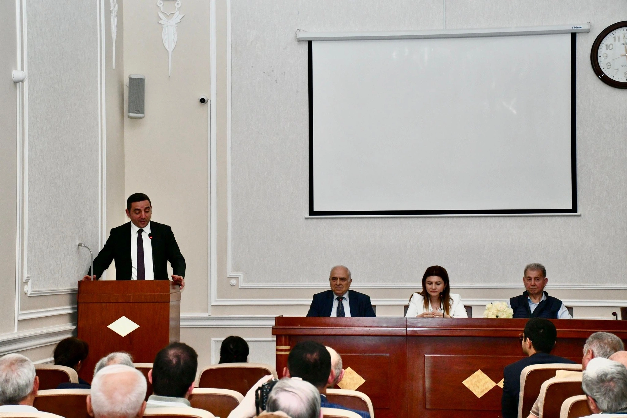 Akif Əlizadə 50 ildir rəhbərlik etdiyi kollektivlə belə vidalaşdı -   FOTOLAR