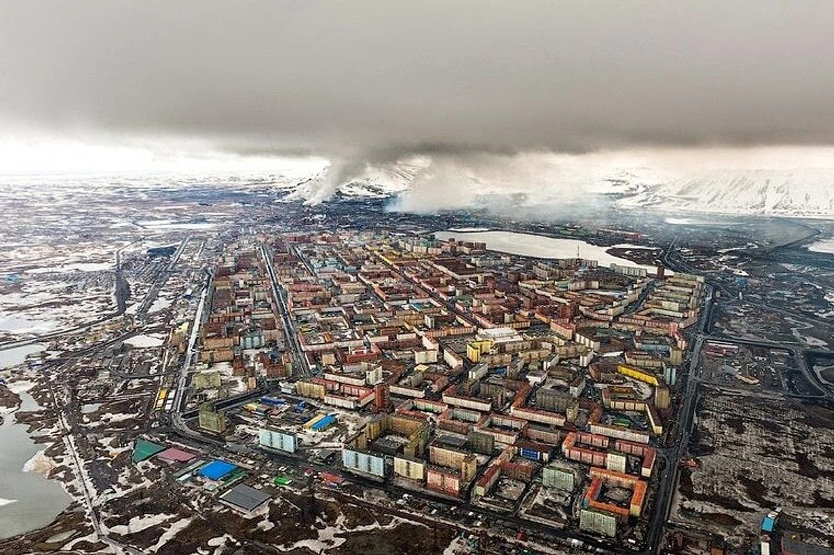 Bu şəhərdə günəş, təmiz hava yoxdur - FOTOLAR