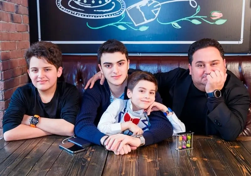 Xalq artisti oğluna toy edir - Foto