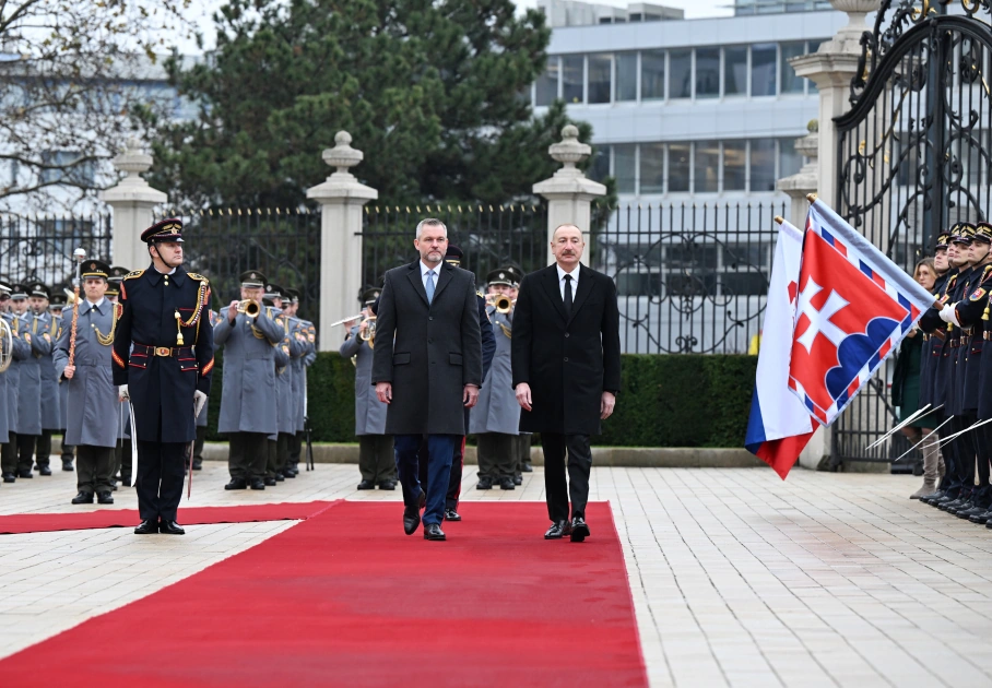 Prezident İlham Əliyevin Bratislavada rəsmi qarşılanma mərasimi oldu - Fotolar