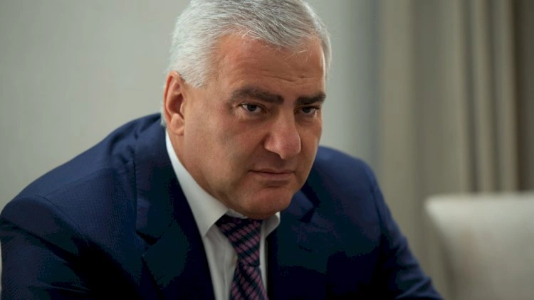 İş adamı Karapetyan Ermənistan parlamentinin spikerini məhkəməyə verdi