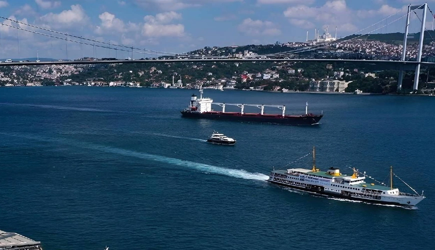 İstanbul boğazında gəmilərin hərəkəti dayandırıldı