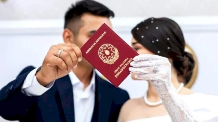 Azərbaycanda arvadının soyadını götürən kişilərin sayı açıqlandı