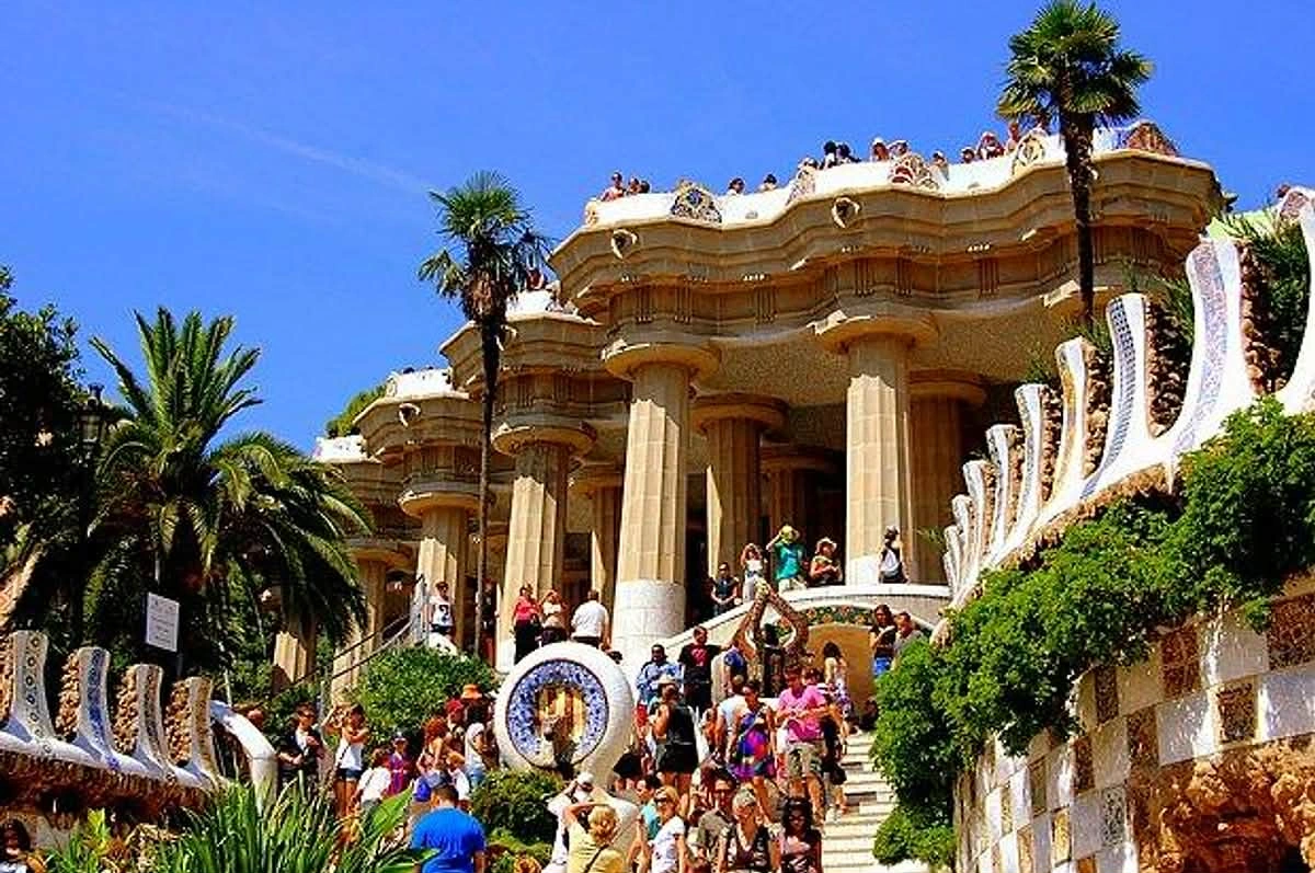 Turist axınının qarşısını almaq üçün vergini ikiqat artırdılar