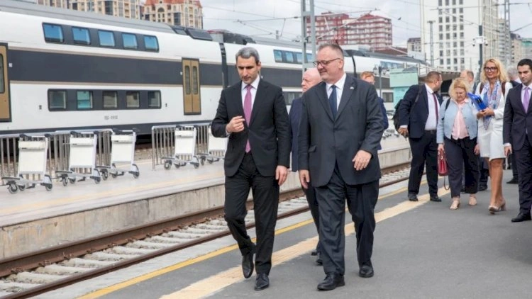 Çexiyanın nəqliyyat naziri Bakı Dəmiryol Vağzalında
