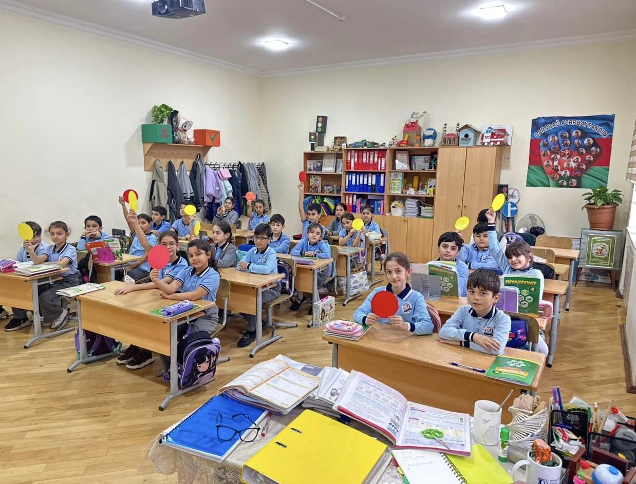 Şagirdlərin davranışları qiymətləndirilir - Onlara kartlar verilir