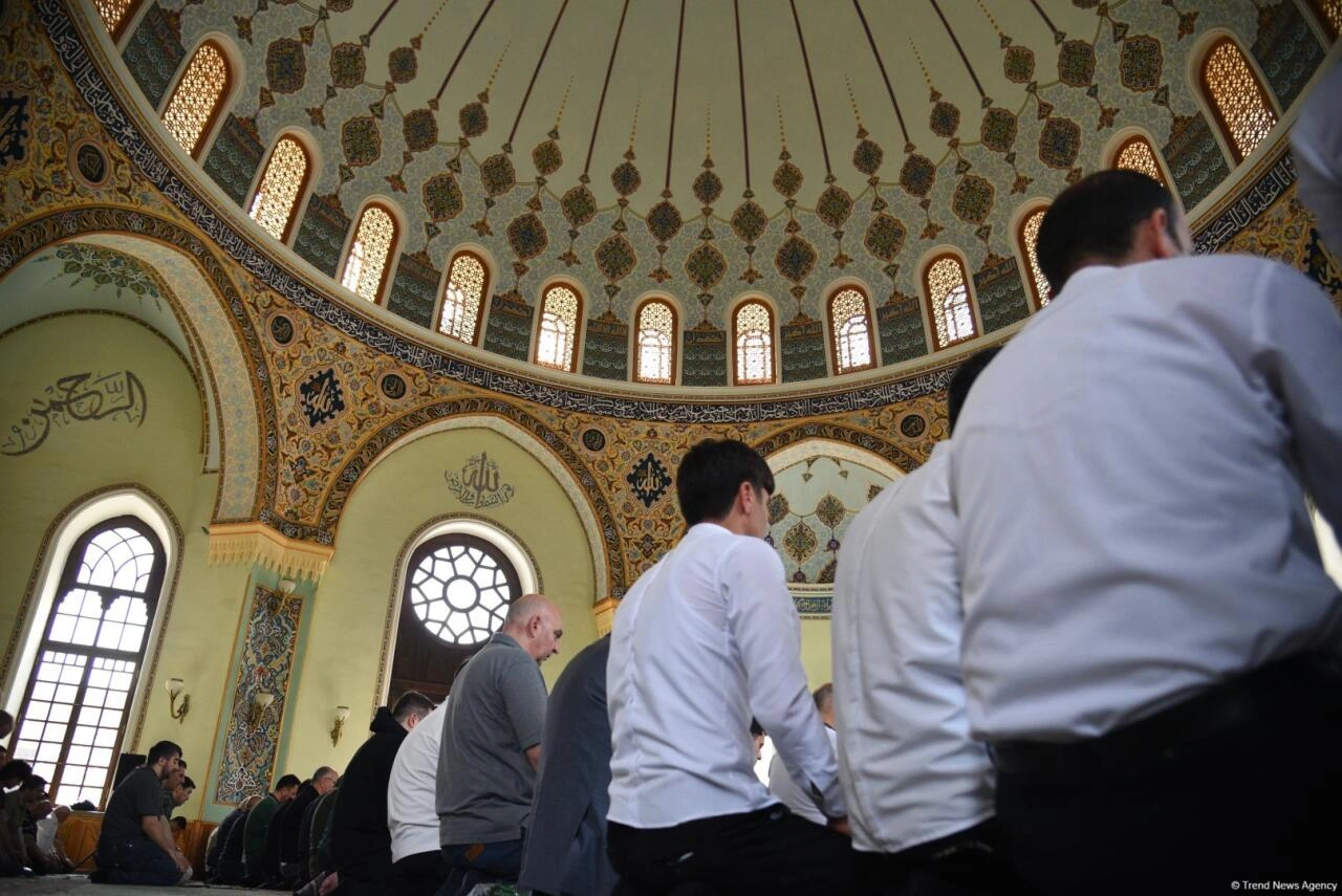 Məscidlərdə bayram namazı qılındı - FOTO