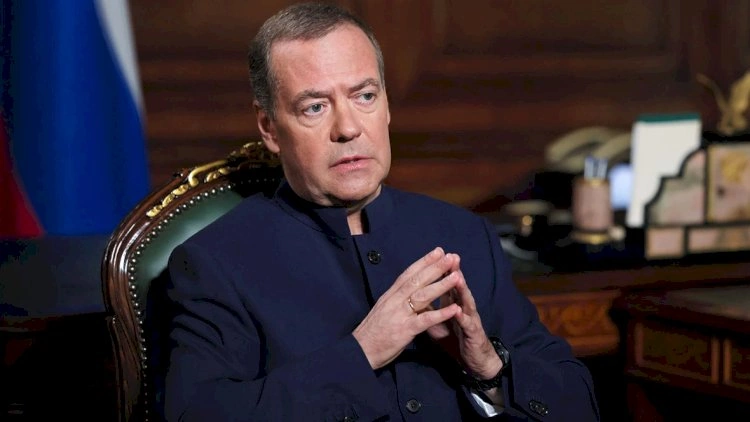 Cənubi Qafqazı parçalamağa çalışırlar - Medvedev