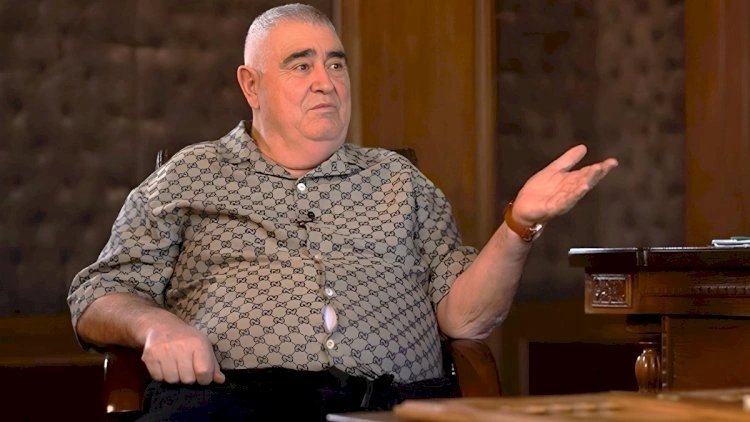 “Şərurlu İsfəndiyar” bütün var-dövlətini savadsızlığına borcludur”