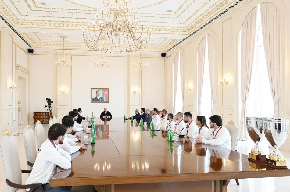 Prezident Azərbaycan güləşçilərinin tarixi uğurunu yüksək qiymətləndirdi