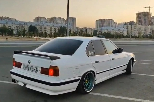 BMW-nin içərisində yanaraq ölən sürücünün və avtomobilinin GÖRÜNTÜSÜ