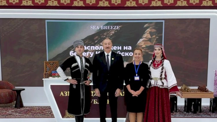 İlham Əliyev Türkmənbaşıda MDB-nin iştirakçı ölkələrinin milli stendləri ilə tanış oldu -   FOTOLAR