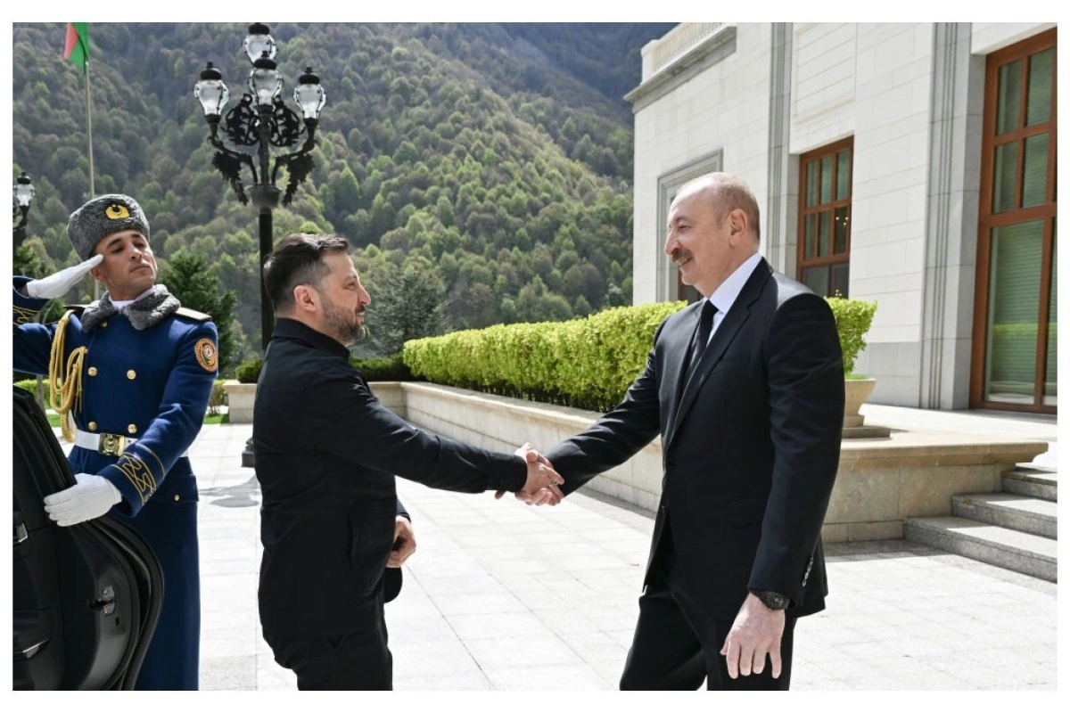 Ukrayna Prezidenti Volodimir Zelenski Azərbaycana gəlib - FOTOLAR