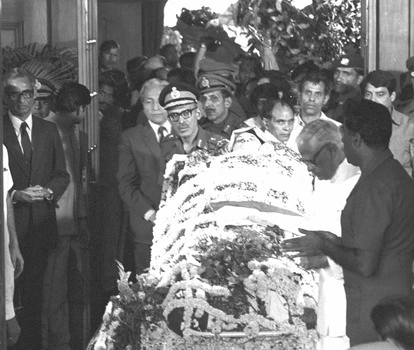 Dünyanın ən izdihamlı vida mərasimləri: Qara 10-luq -   FOTOLAR