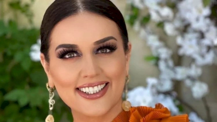 Elza yenə təəccübləndirdi: Başına quş yumurtası qoydu -   FOTO