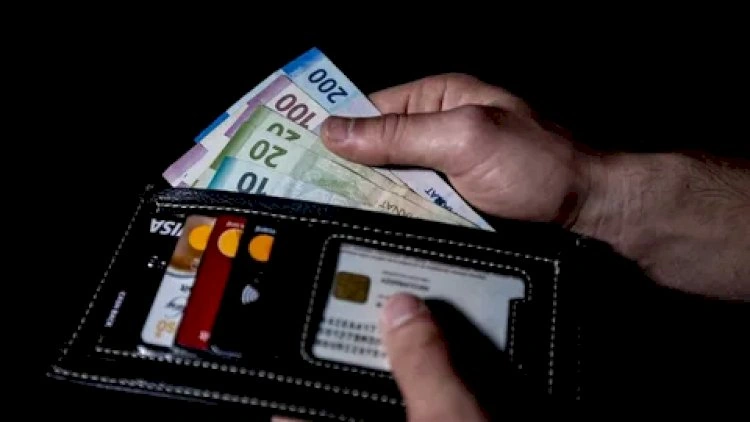Minimum əməkhaqqı yenidən artırıla bilər: Maaşların 500 manata çatdırılması təklif edildi