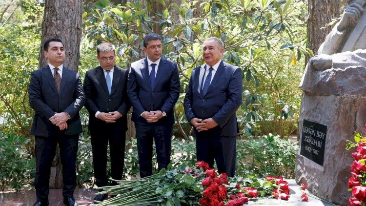Zərdabinin məzarı ziyarət olundu