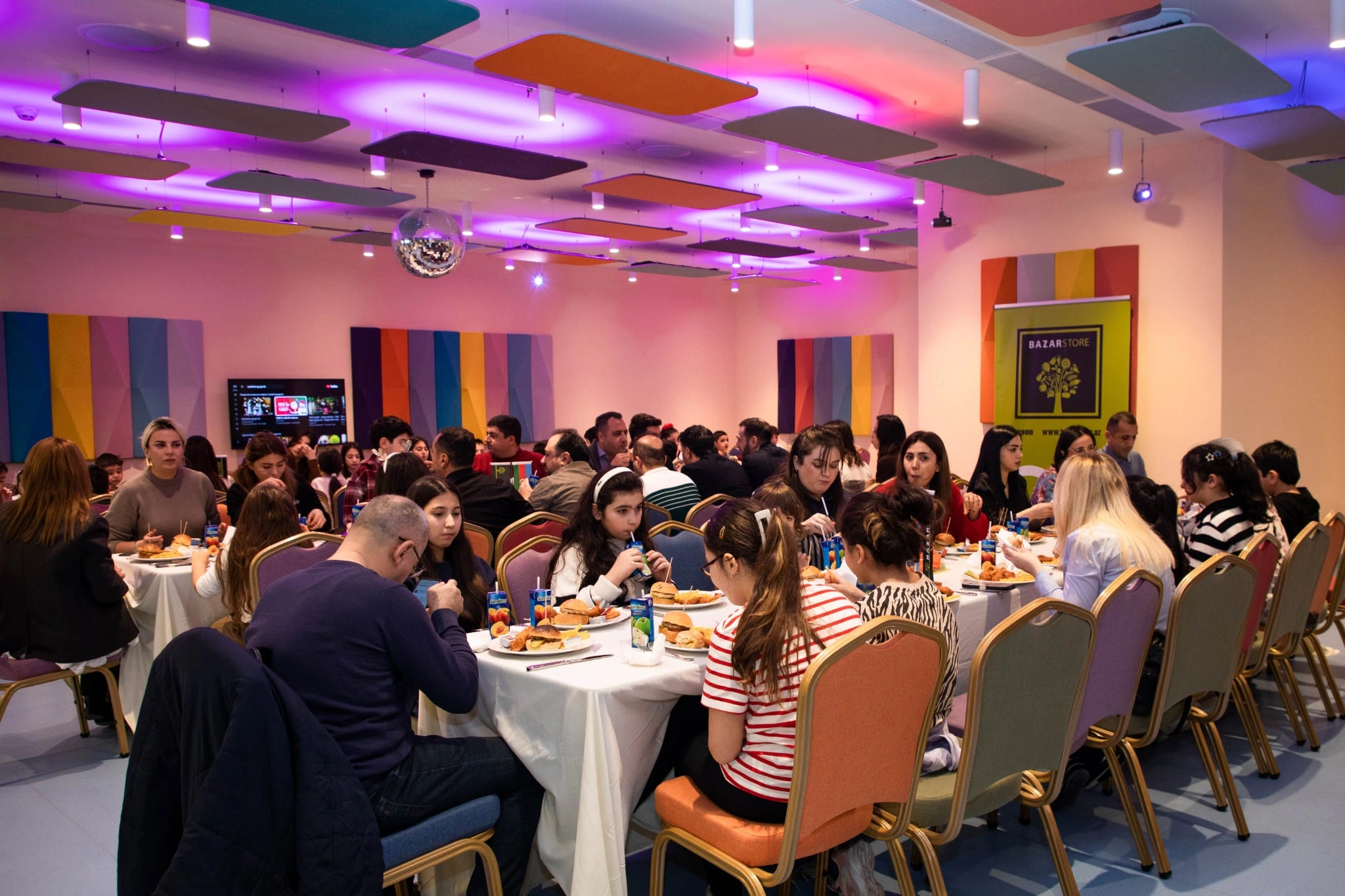“Bazarstore” media nümayəndələrinin övladları üçün Yeni il şənliyi keçirib