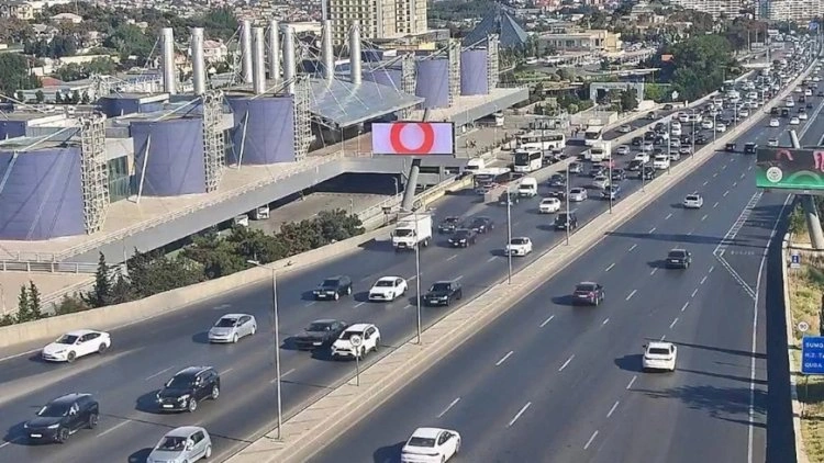 Bakının bir sıra yollarında tıxac yaranıb