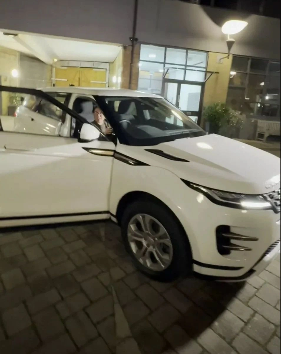 Müdir işçisinə Yeni İl üçün “Range Rover” hədiyyə etdi