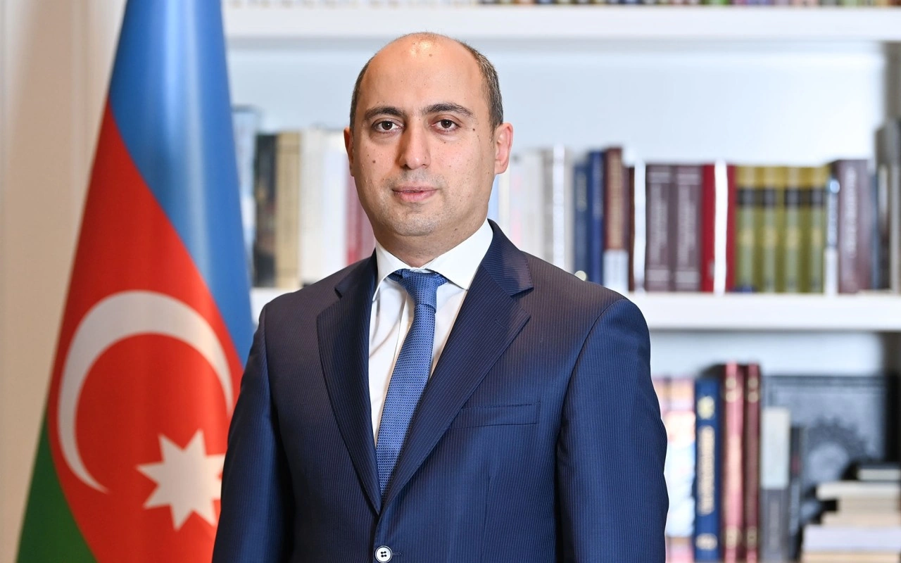 Nazir onu direktor müavini təyin etdi - FOTO