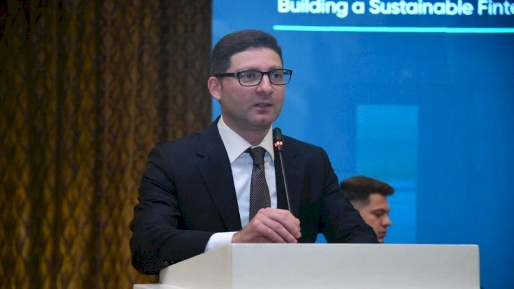 AMB rəsmisi: Kartla ödənişlərin payı 70 faizə yaxınlaşıb
