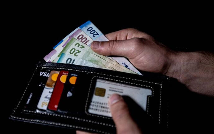 Orta aylıq əməkhaqqı 1100 manatı KEÇDİ