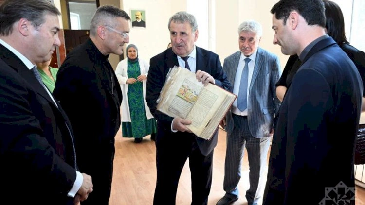 “Əlyazmalarla İsa Həbibbəyli kimi davranılsaydı, Vatikanda arxiv qalmazdı”