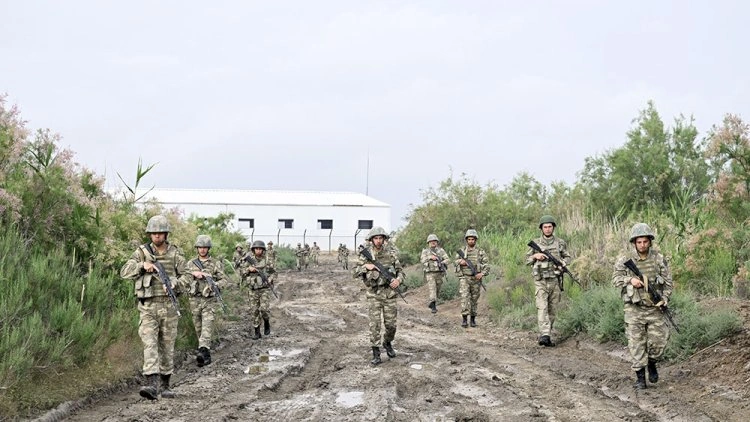 Hərbi vəzifəlilərlə təlim toplanışı keçirildi