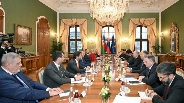 İlham Əliyev slovakiyalı həmkarını Azərbaycana səfərə dəvət etdi
