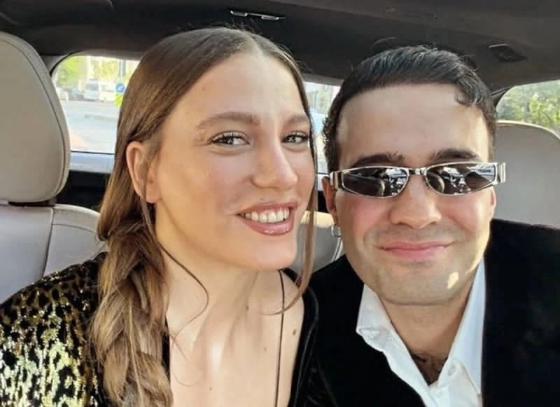 Serenay Sarıkaya ilə Mert Demirin avtomobildəki fotosu viral oldu