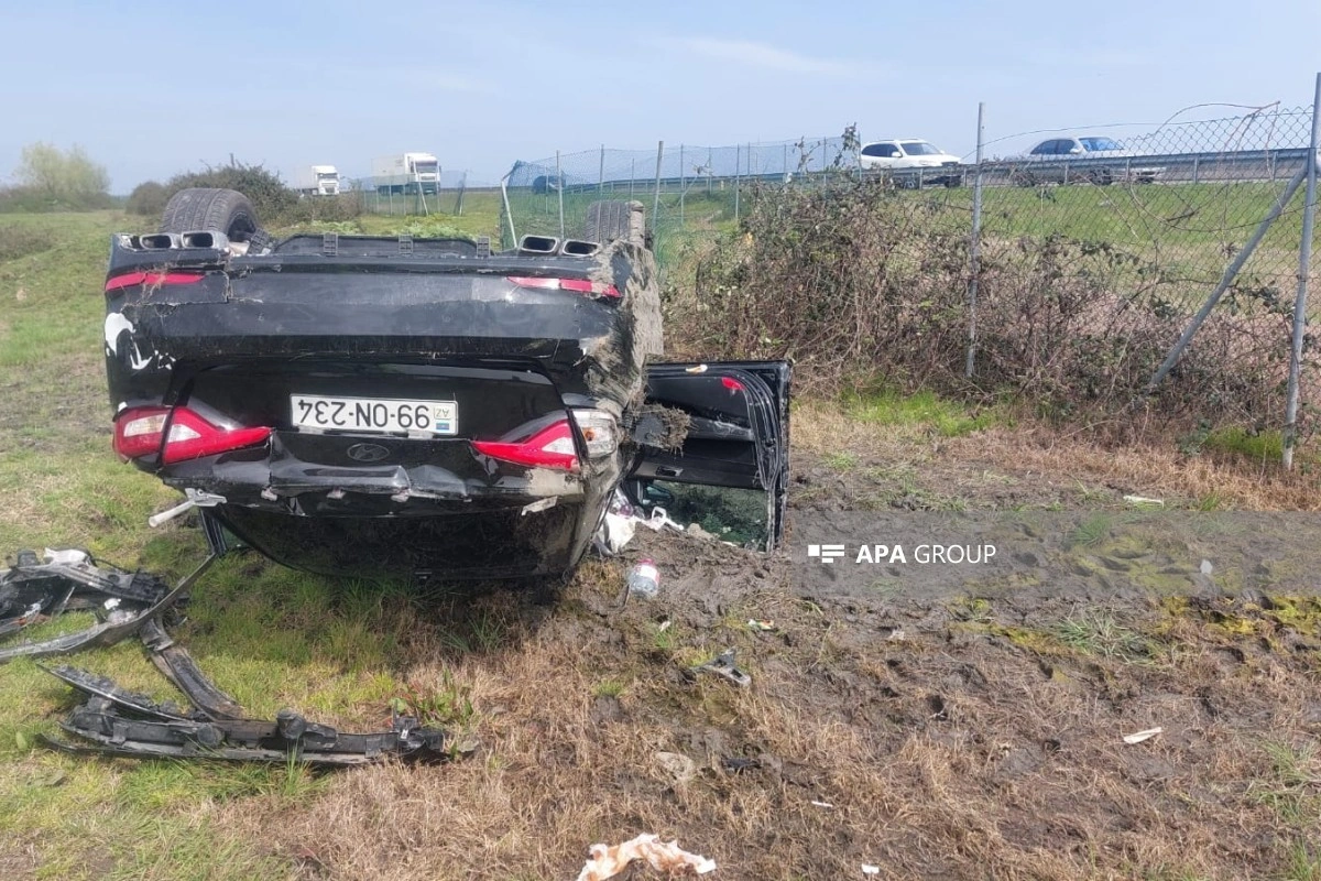 Lənkəranda avtomobil aşıb - Xəsarət alanlar var - FOTO