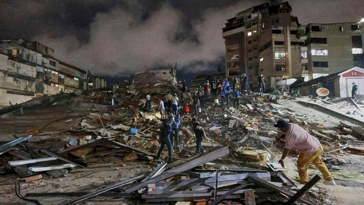 Venesuelada zəlzələ: Gecəni çöldə keçirtdilər -   FOTOLAR