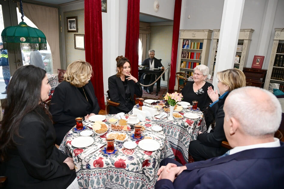 Mehriban Əliyeva Tbilisidə Azərbaycan Mədəniyyəti Muzeyində olub - FOTO