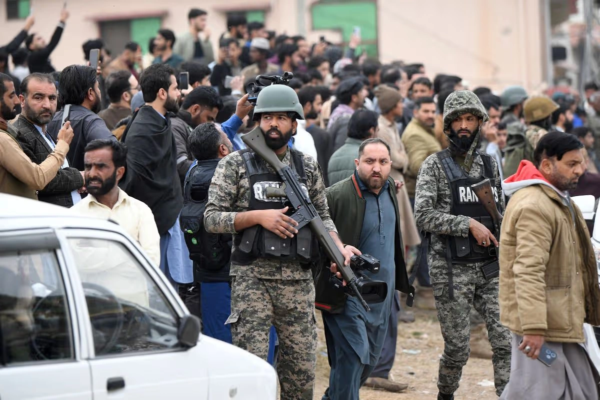 Pakistanda terror nəticəsində yüzlərlə insan ölüb