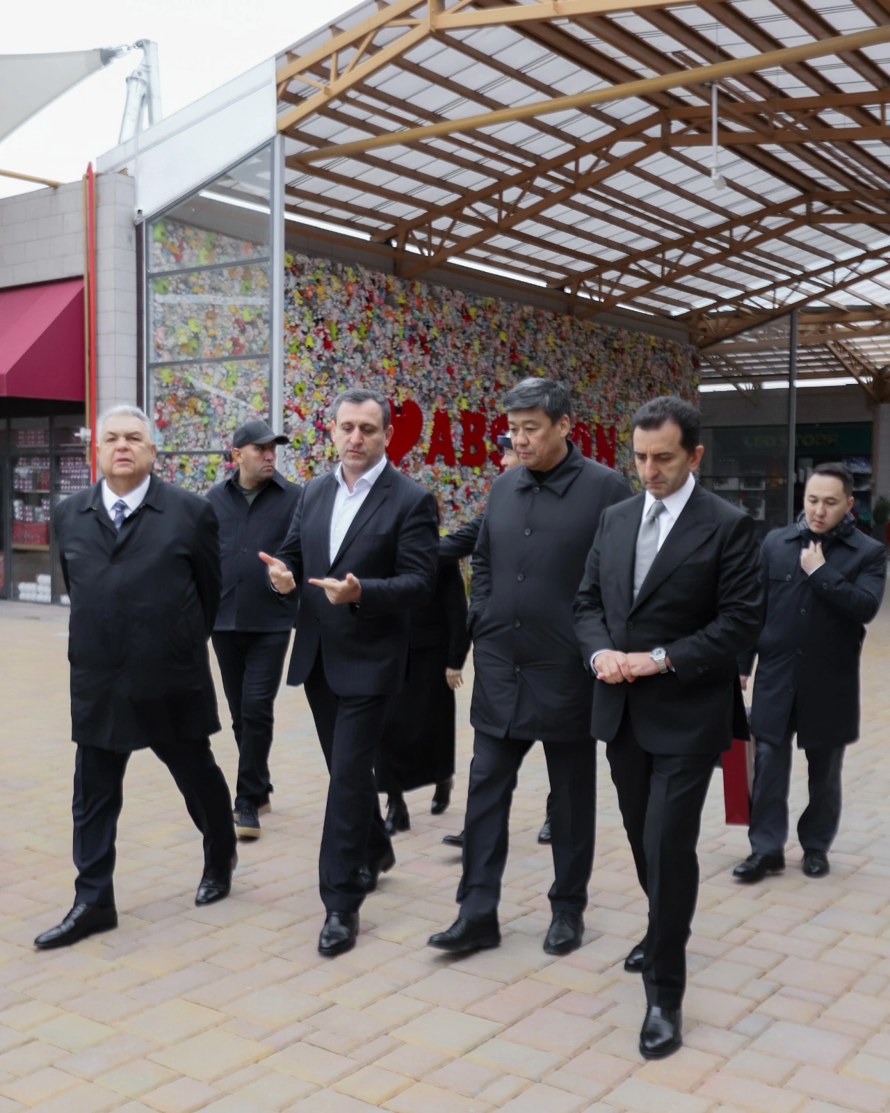Qırğız nümayəndə heyəti “Abşeron” Ticarət Mərkəzində sahibkarlarla görüşdü - FOTOLAR