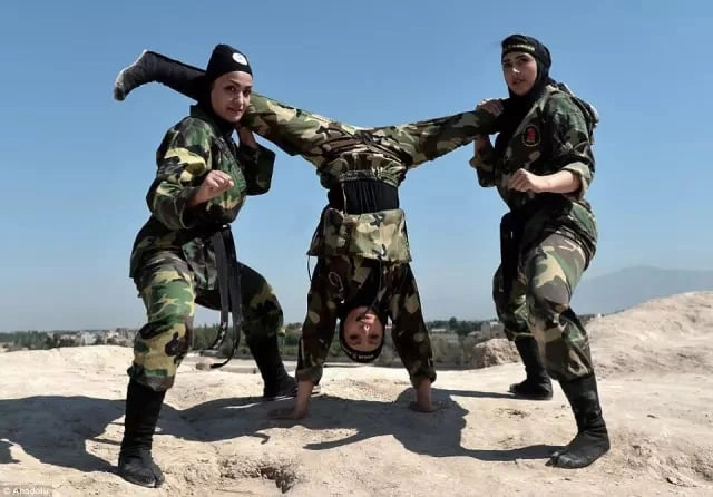 İranın Görünməz ordusu: 25 min qadın ninja yetişdirilib - FOTOLAR