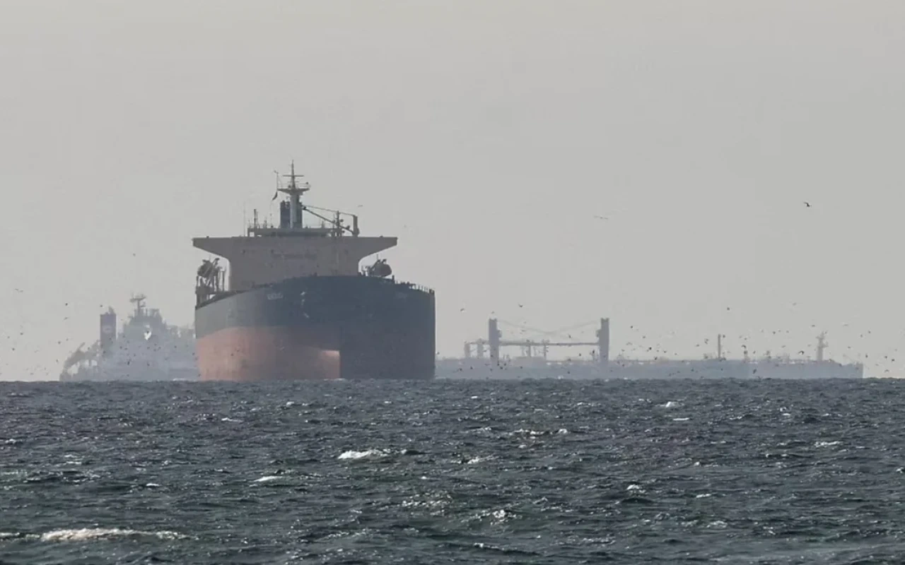 İki tanker Hörmüz boğazını keçməyə cəhdgöstərdi