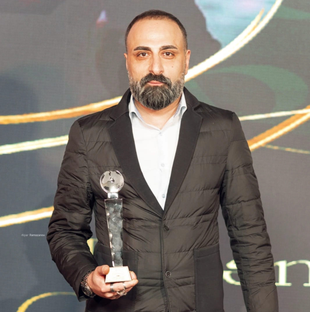 Elşən Gəncəvi Tural Ələkbərova məxsus “Global Red Carpet 2026” konsepsiyasının iştirakçısı olub və xüsusi mükafata layiq görülüb