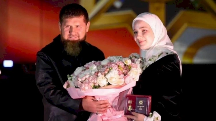 Ramzan Kadrov qızını Çeçenistanın ən yüksək ordeni ilə təltif etdi