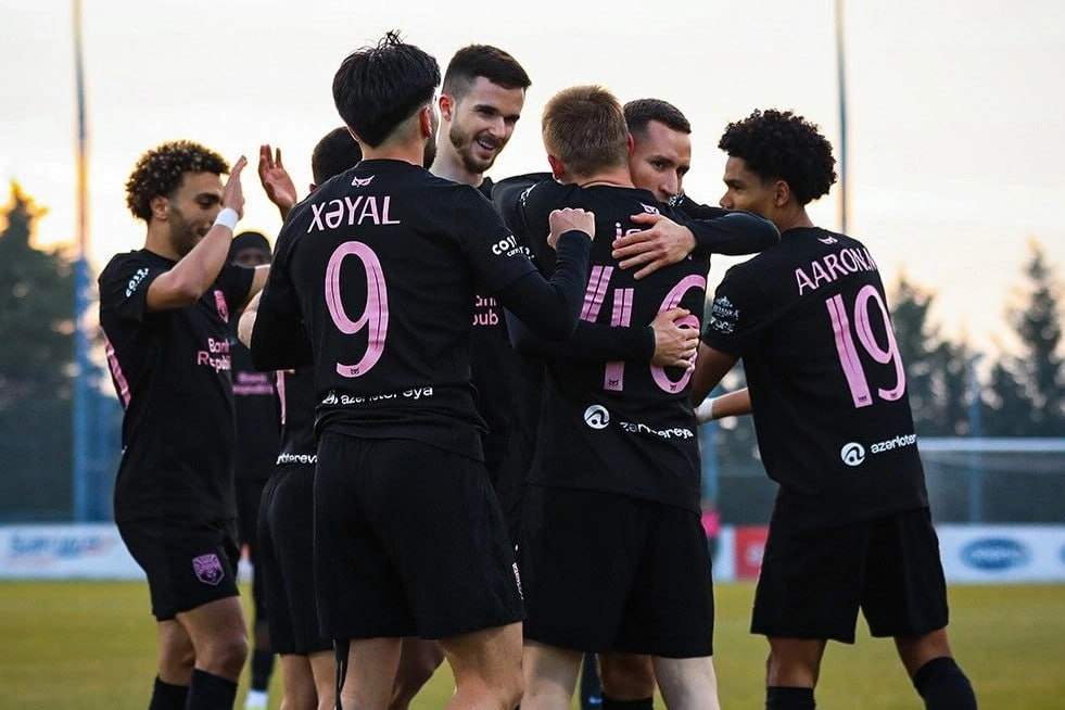“Sabah” iki futbolçusu ilə yollarını AYIRDI