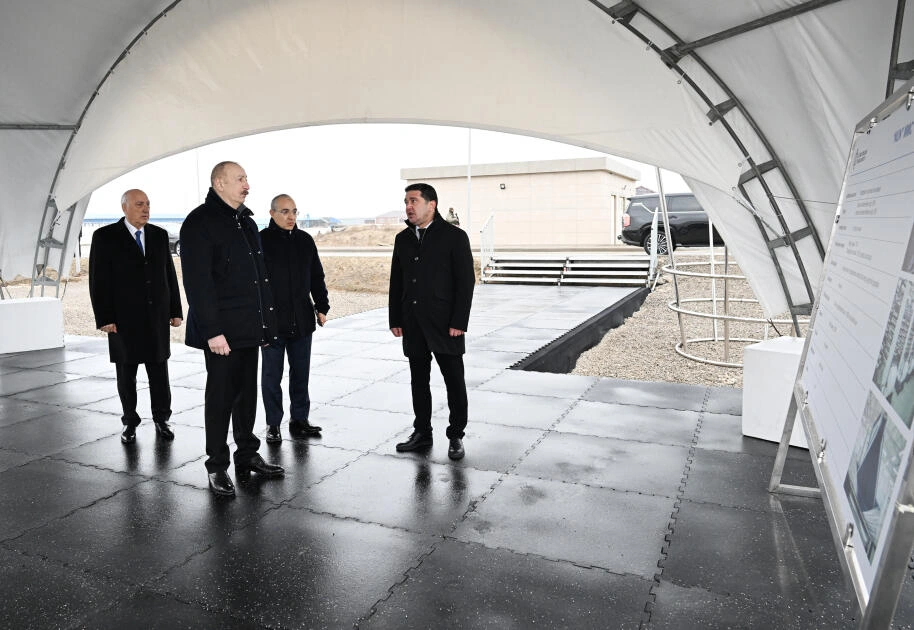 İlham Əliyev Sumqayıt Sənaye Parkında polipropilen və laminatlı kisə istehsalı müəssisəsinin təməlini qoyub - FOTO