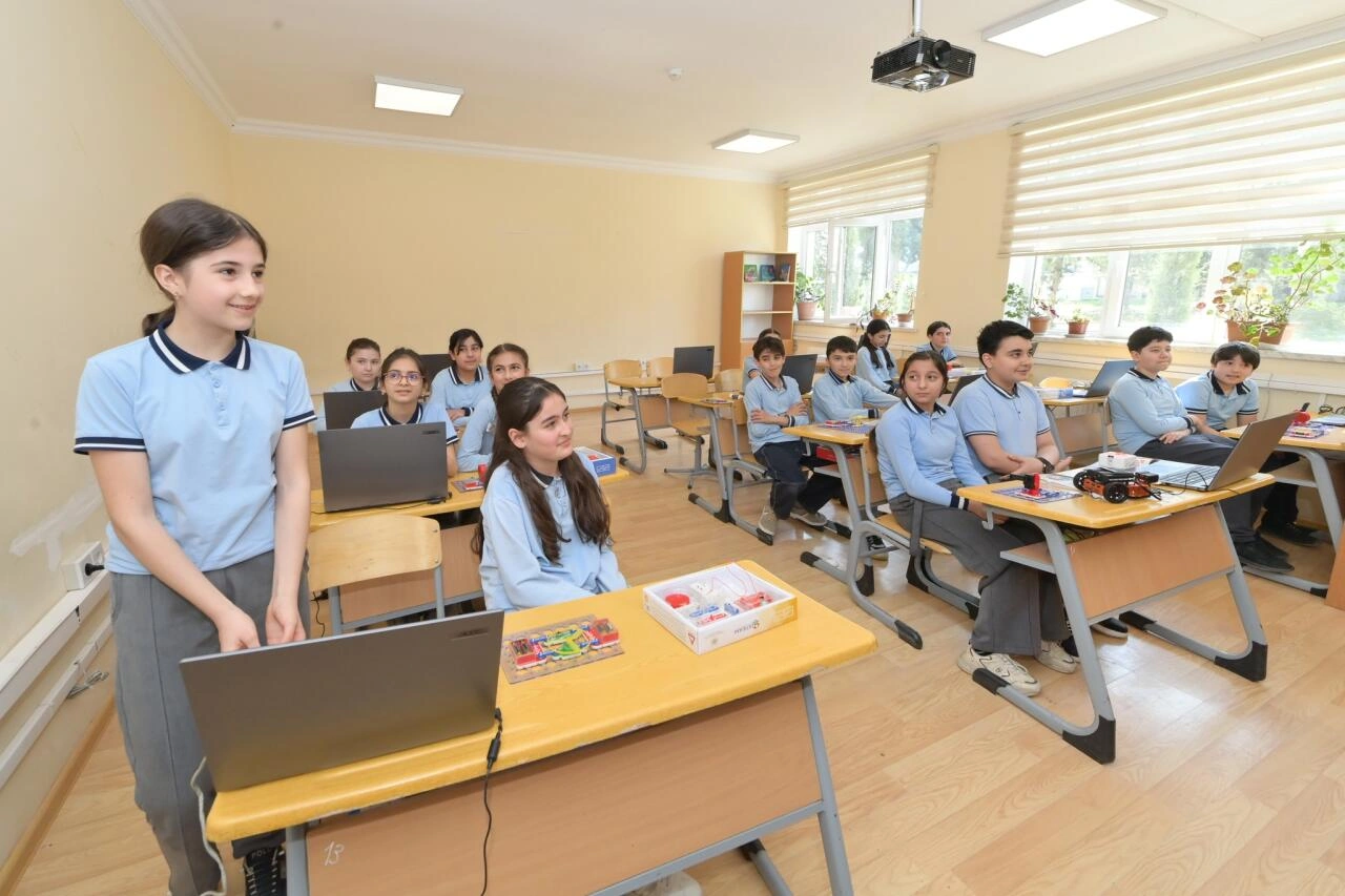 Emin Əmrullayev Xaçmazda tədris prosesi ilə tanış olub - FOTO
