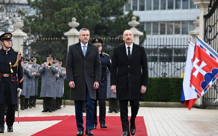İlham Əliyevin Bratislavada rəsmi qarşılanma mərasimi oldu - FOTO