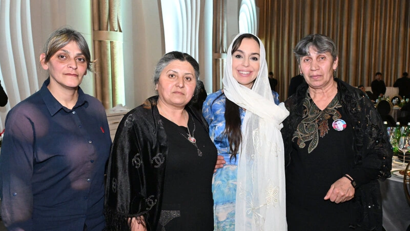Leyla Əliyeva şəhid anaları ilə iftar süfrəsində -FOTO