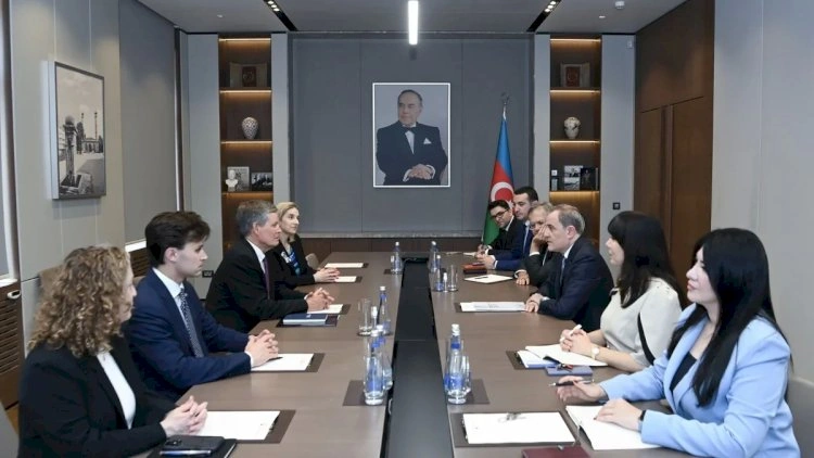 Bakıda mühüm diplomatik görüş: Nazir və senator regional əməkdaşlığı dəyərləndirdilər