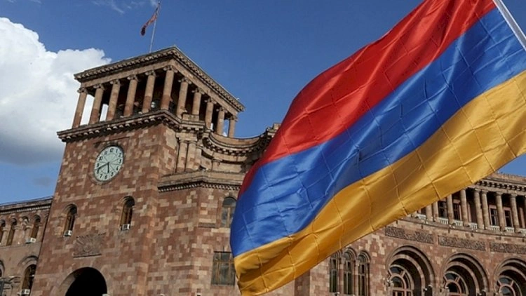 Ermənistanda rəsmi gerbdən xaçı silib, yerinə görün nə qoydular... - FOTO